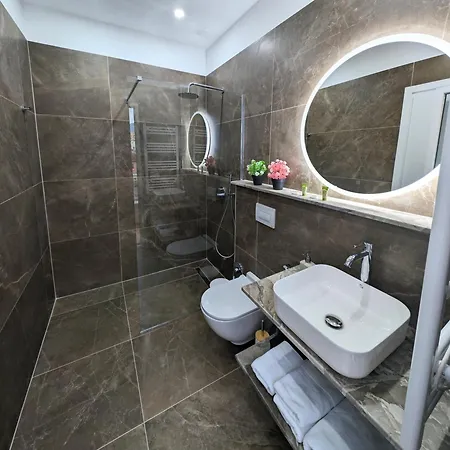 Apartment With Garden And Veranda Berat
