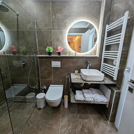 דירה With Garden And Veranda *