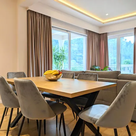 With Garden And Veranda Apartment