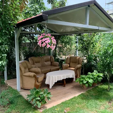 With Garden And Veranda * بيرات