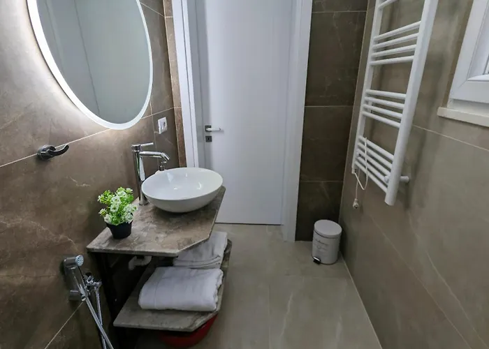 With Garden And Veranda Appartamento Berat