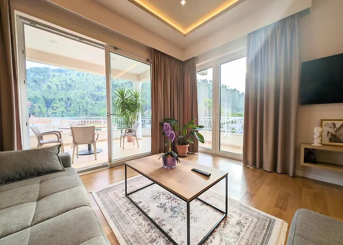 Lägenhet With Garden And Veranda *